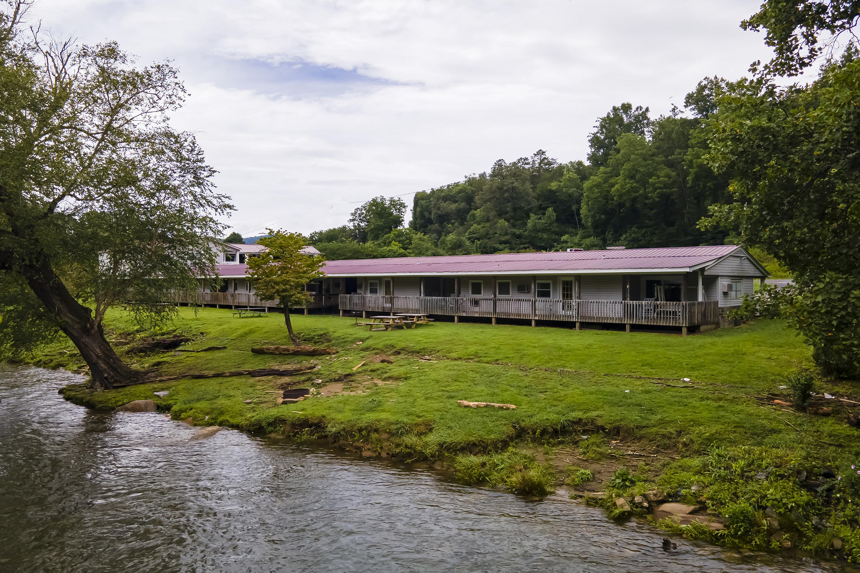 ברייסון סיטי Lloyd'S On The River Country Inn By Oyo מראה חיצוני תמונה