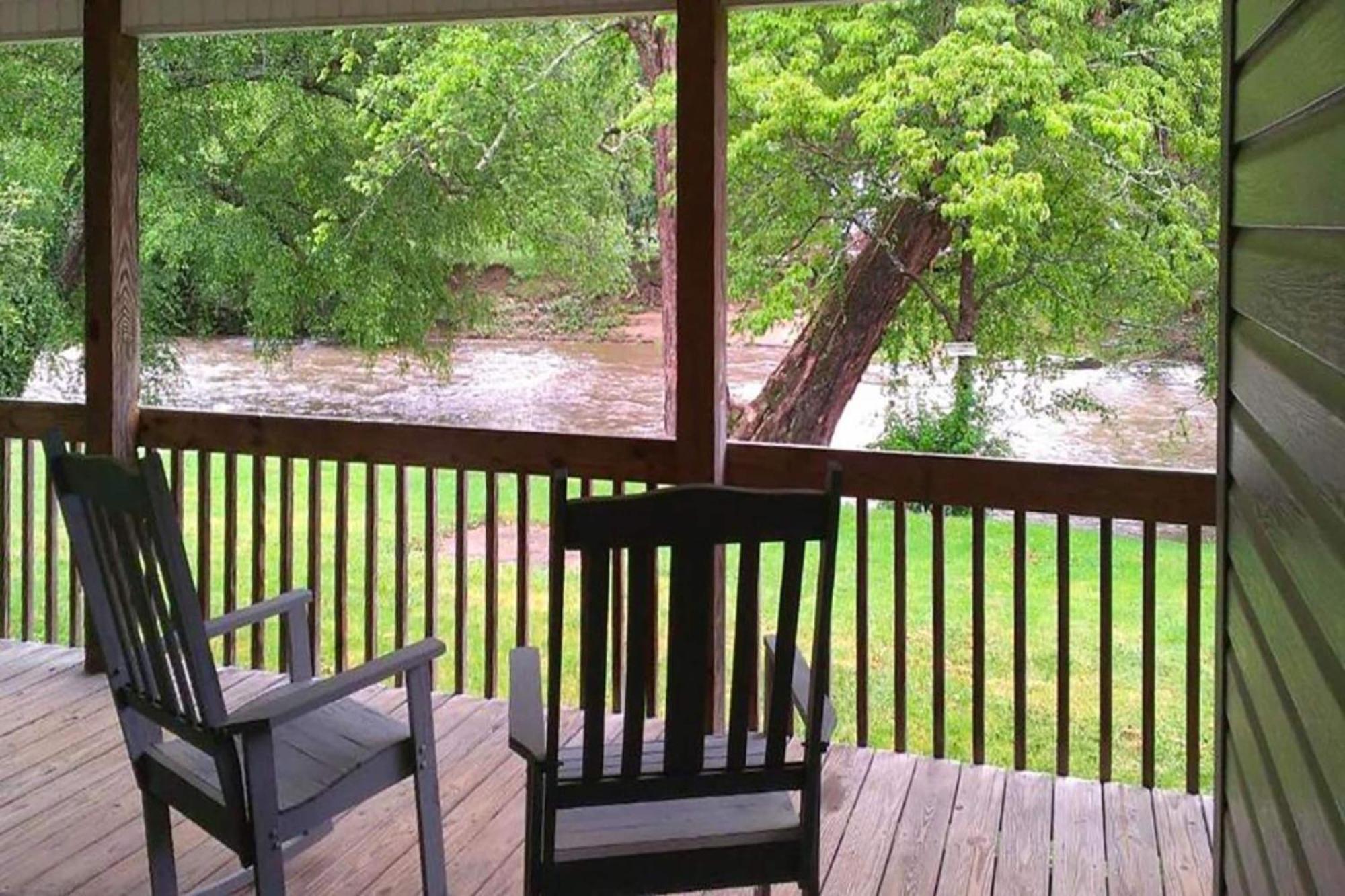 ברייסון סיטי Lloyd'S On The River Country Inn By Oyo מראה חיצוני תמונה