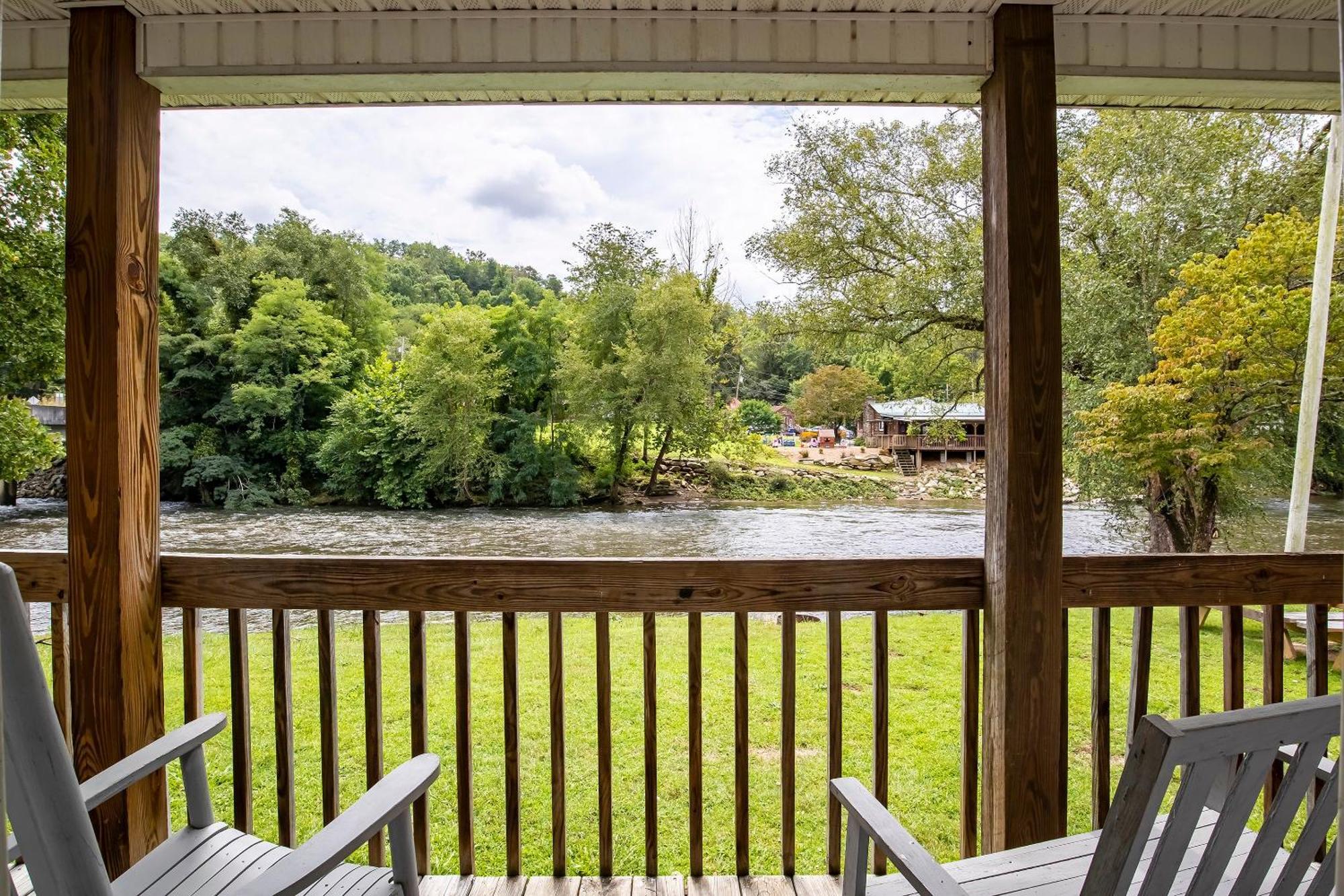 ברייסון סיטי Lloyd'S On The River Country Inn By Oyo מראה חיצוני תמונה