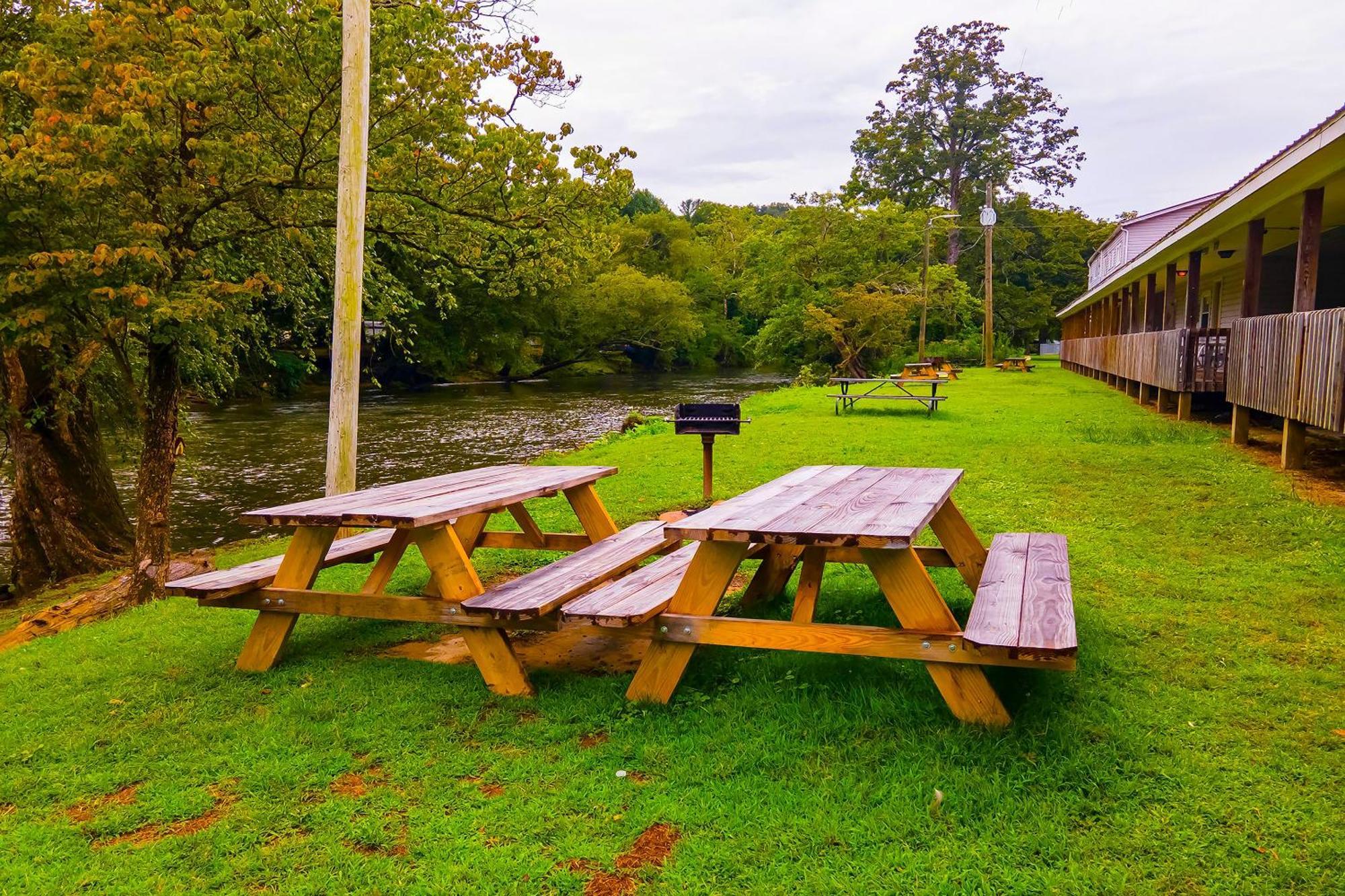 ברייסון סיטי Lloyd'S On The River Country Inn By Oyo מראה חיצוני תמונה